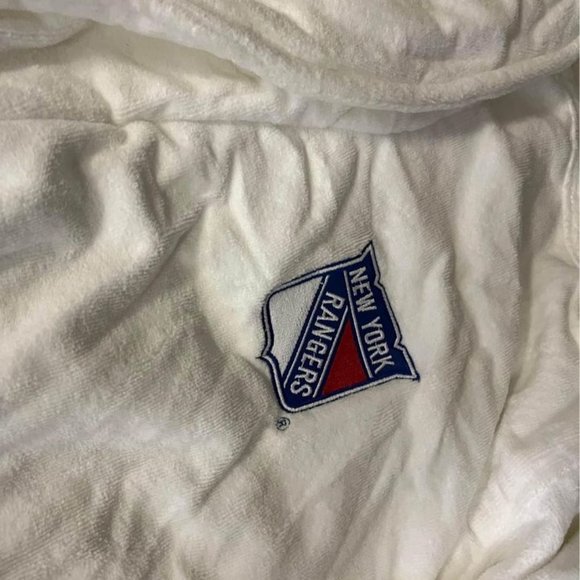 NEW YORK RANGERS BATHROBE. WHITE. - Picture 2 of 8